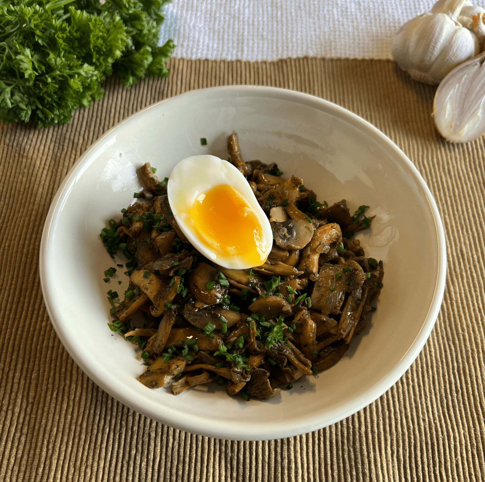 fricassée champignons oeufs moellet