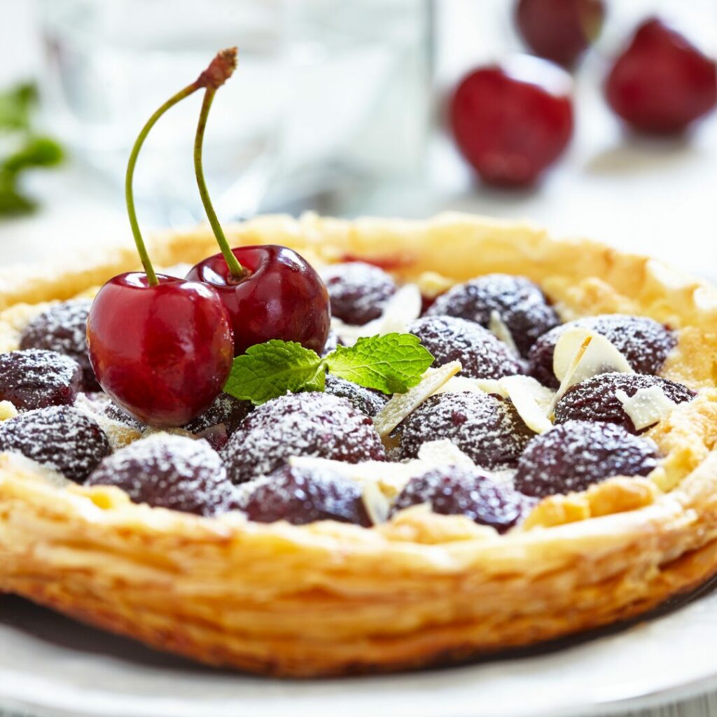 Tarte aux cerises et aux amandes effilées